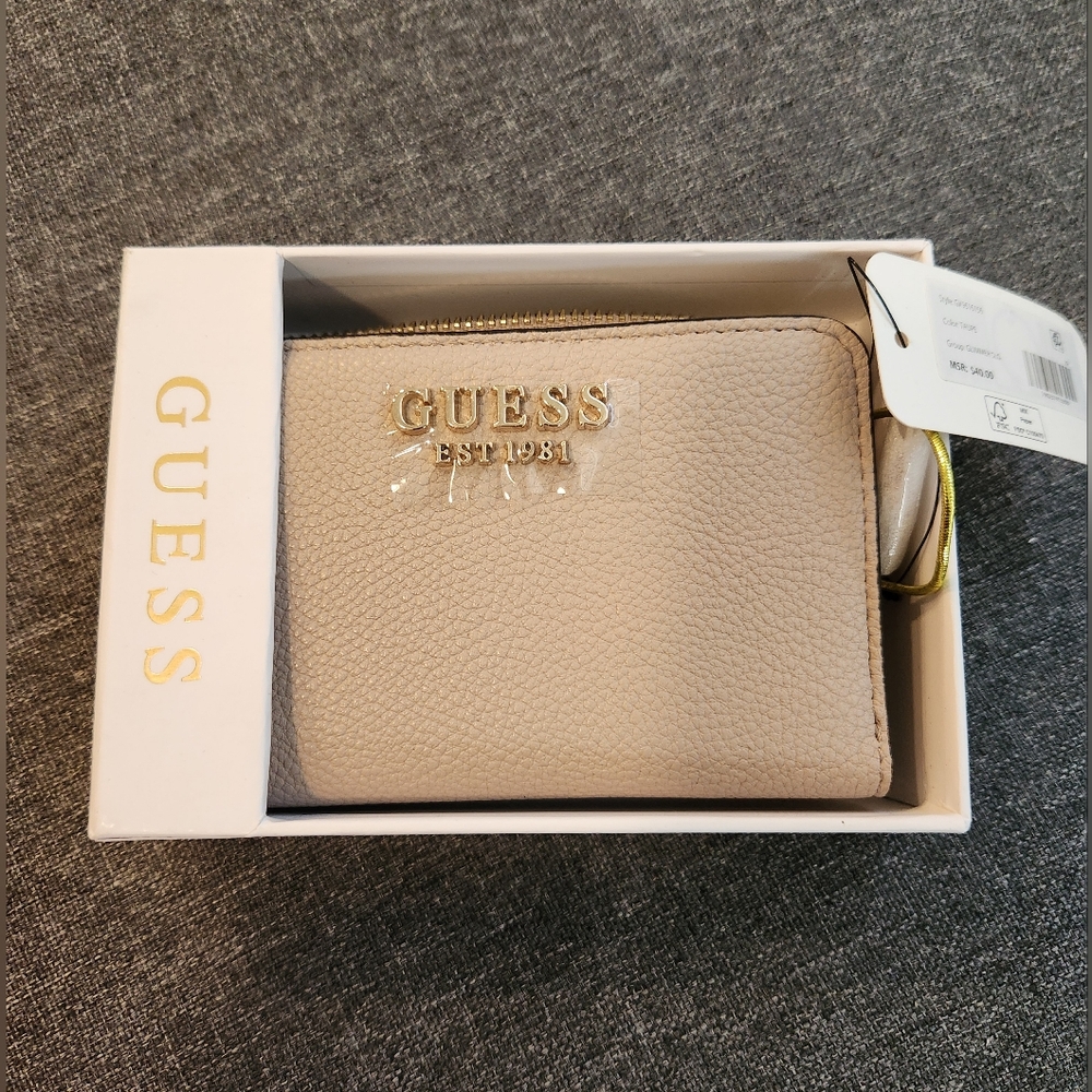 NWT Womens Tan GUESS Glimmer Pebble Leather Small Credit Card Bifold Wallet